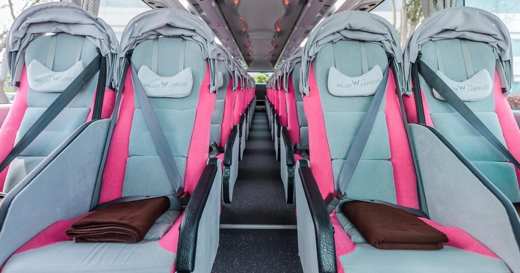 Willer Travel 岡山から東京 ディズニー へ高速バスを使用して格安で行く方法とは トイレ付 往復予約 3列シート 旅に関わる日々